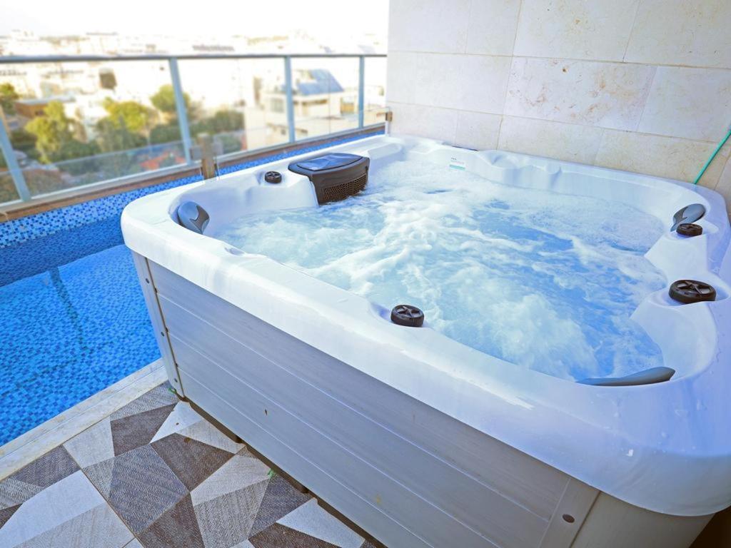 Luxury Rooftop Apartment In Netanya Bagian luar foto